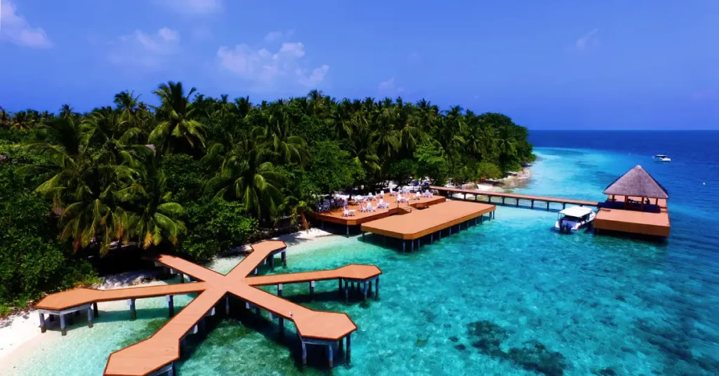 Fihalhohi Island Resort (South Malé Atoll – Good Value Beach Resort)