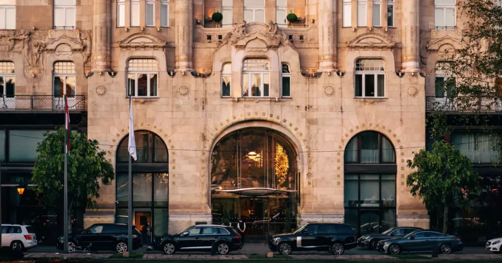 Four Seasons Hotel Gresham Palace Budapest (Budapest – Danube Riverfront) visaboards