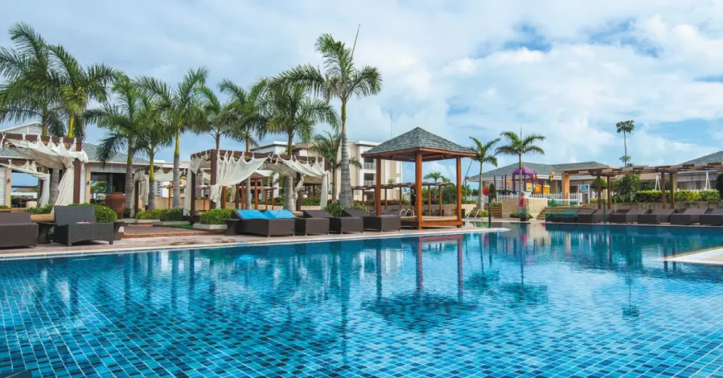 Luxury Beach Resort (Varadero or Cayo Santa María Region) visaboards