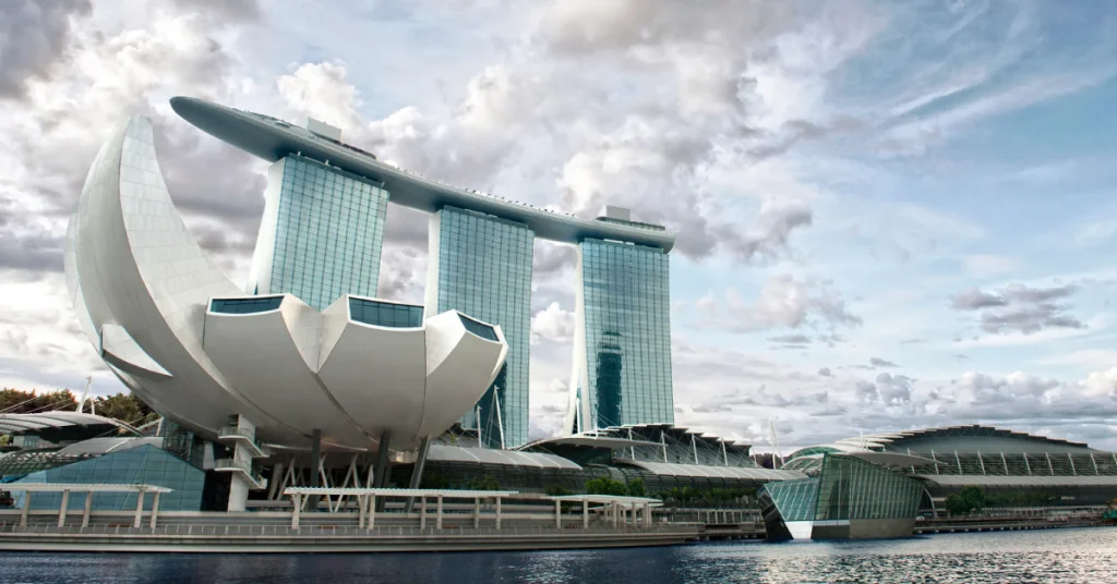 Marina Bay in Singapore visaboards