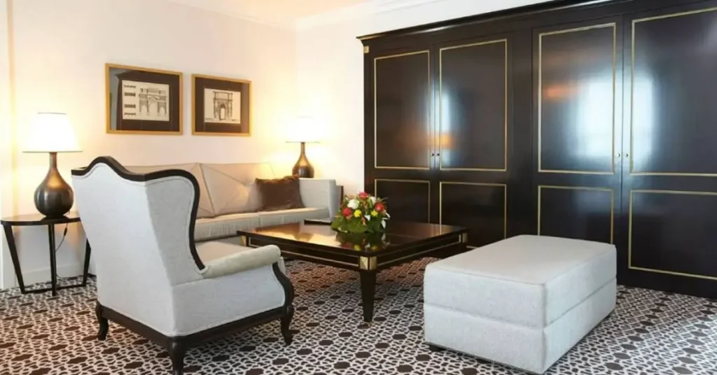 Palm Camayenne (Conakry – Camayenne Corniche Nord) visaboards