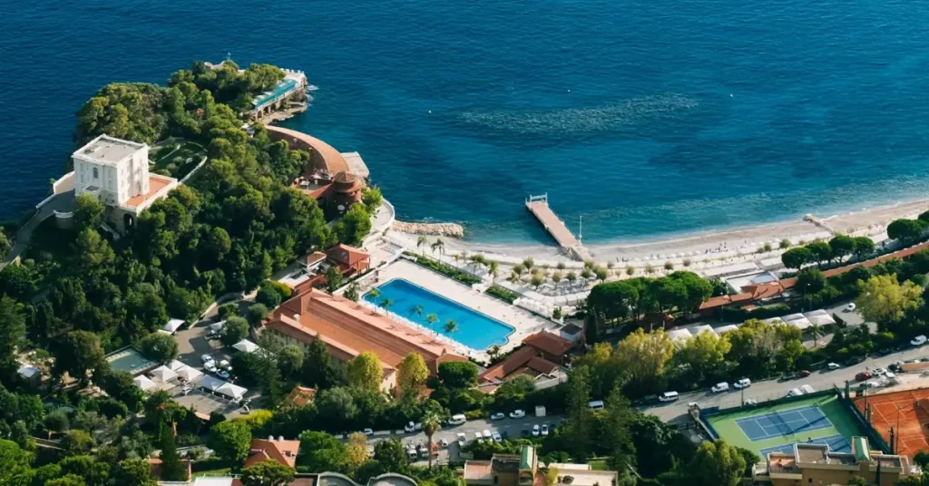 Resort Regional Comfortable Hotel (Example French Riviera or Wine Country) visaboards