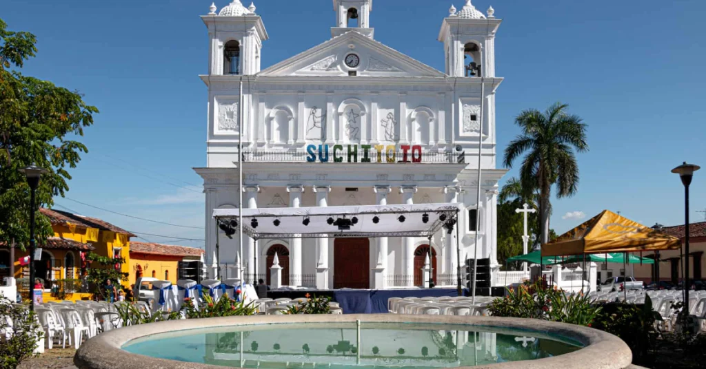 Suchitoto in El Salvador visaboards