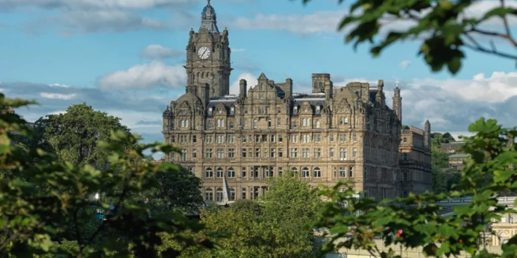 The Balmoral – Edinburgh visaboards
