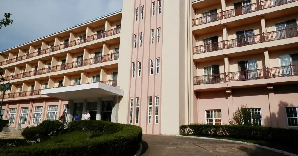 Yanggakdo International Hotel (Pyongyang – Yanggak Island) visaboards